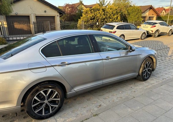 Volkswagen Passat cena 83000 przebieg: 131789, rok produkcji 2019 z Gdańsk małe 56